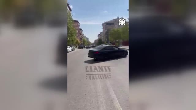 Gaziantep'te düğün konvoyunda otomobiliyle drift atan sürücüye cezai işlem uygulandı