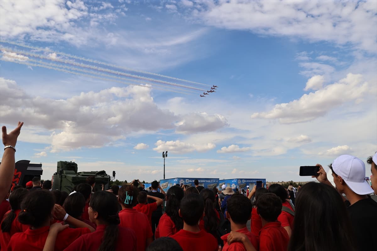 Türk Yıldızları, TEKNOFEST Güneydoğu'da gösteri uçuşu yaptı — 4