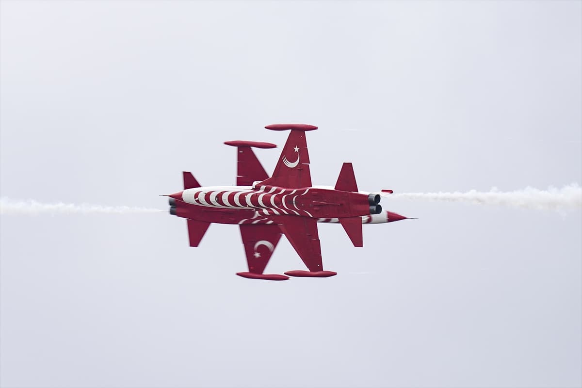 Türk Yıldızları, TEKNOFEST Güneydoğu'da gösteri uçuşu yaptı — 8