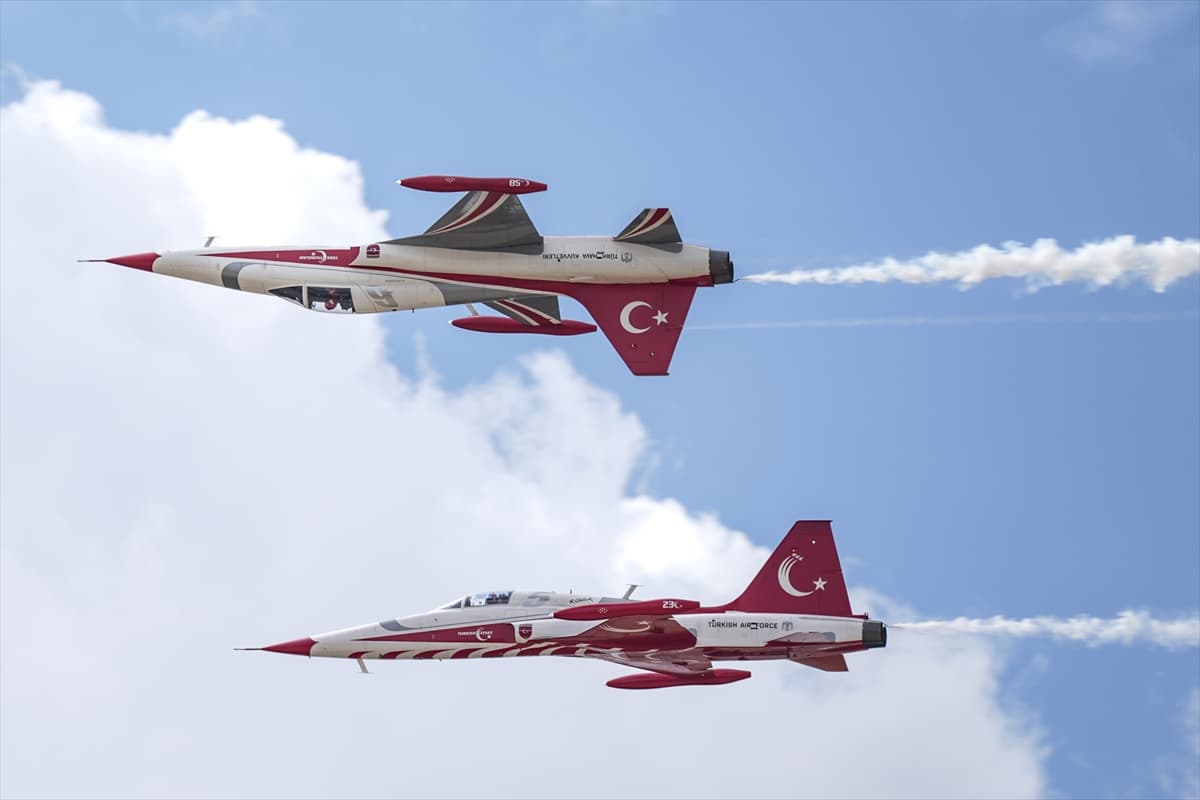 Türk Yıldızları, TEKNOFEST Güneydoğu'da gösteri uçuşu yaptı — 9