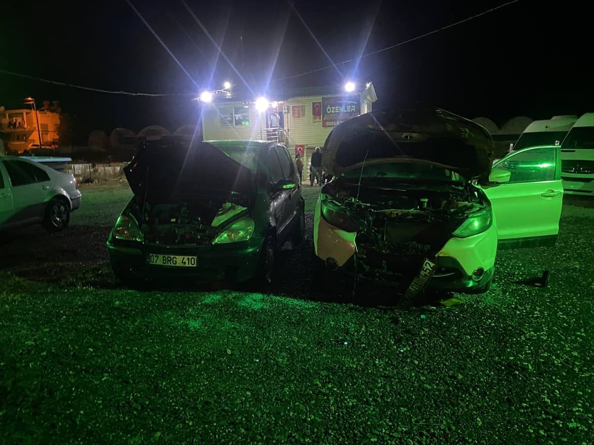 Antalya'da otomobil galerisindeki 6 aracın kundaklandığı anlar güvenlik kamerasında — 9