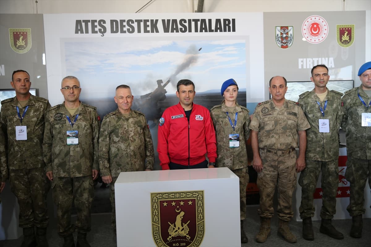TEKNOFEST Yönetim Kurulu Başkanı Bayraktar, TEKNOFEST Güneydoğu festival alanını inceledi — 5