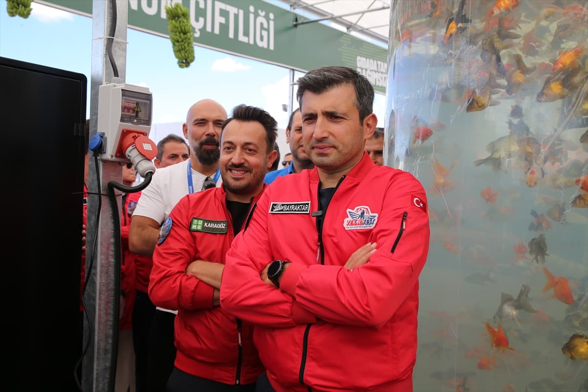 TEKNOFEST Yönetim Kurulu Başkanı Bayraktar, TEKNOFEST Güneydoğu festival alanını inceledi — 7
