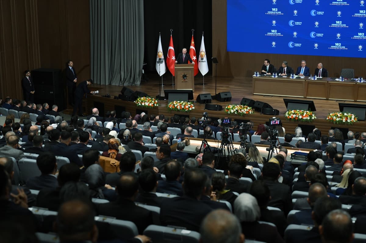 Cumhurbaşkanı Erdoğan, AK Parti Genişletilmiş İl Başkanları Toplantısı'nda konuştu: (1) — 2
